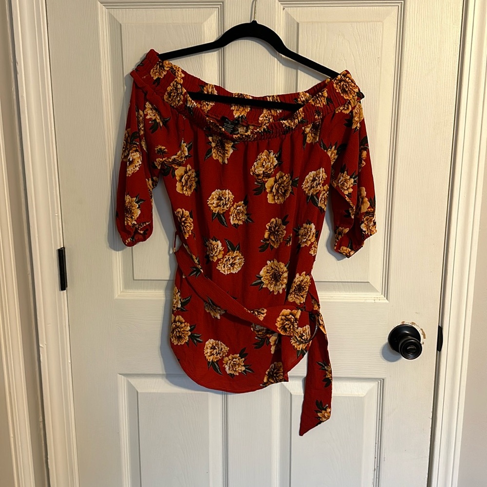 NWT!! Off The Shoulder Blouse w/ Belt